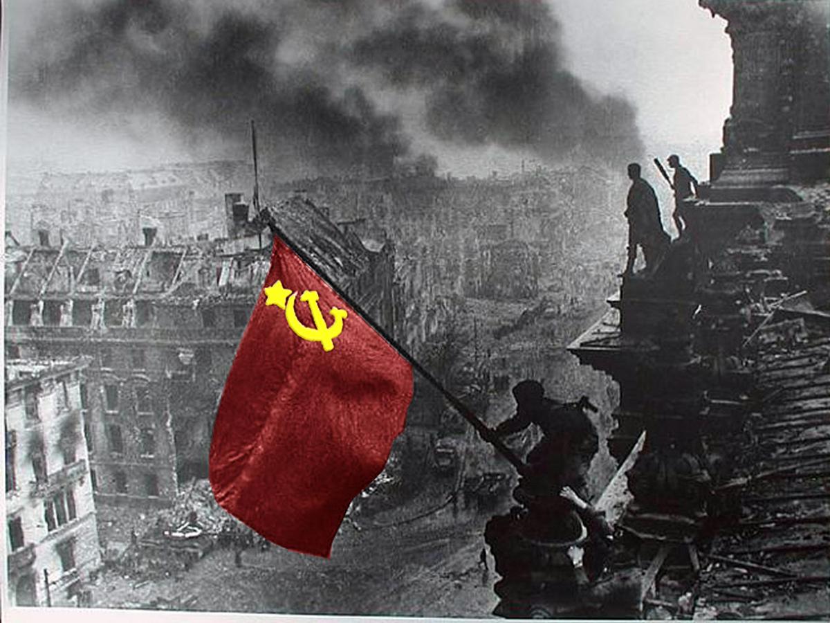 soviet flag at reichstag