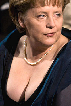 busen-angela-d-merkel-2008