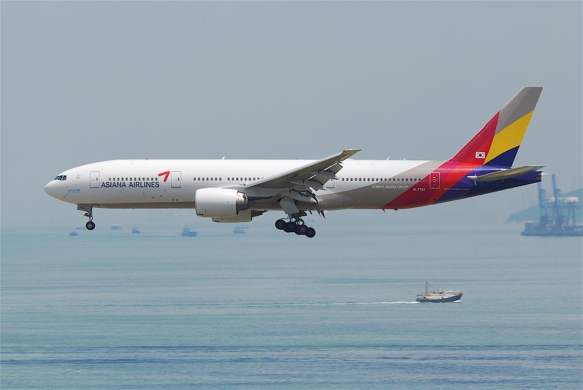 Asiana Airlines Boeing 777-200ER3B HL774