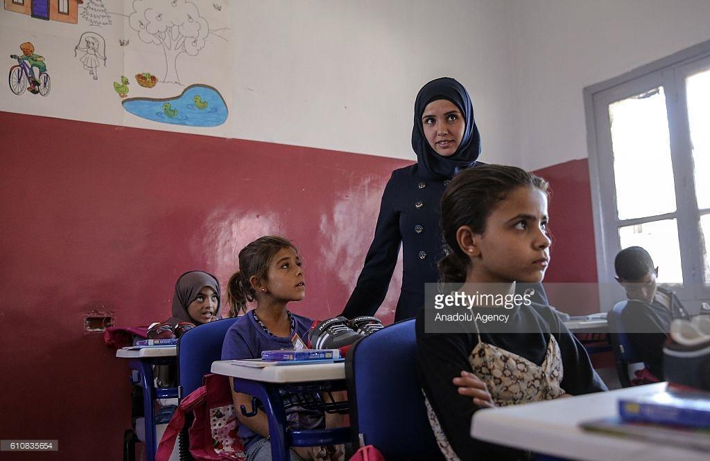 syrian-school-children-are-seen-in-their