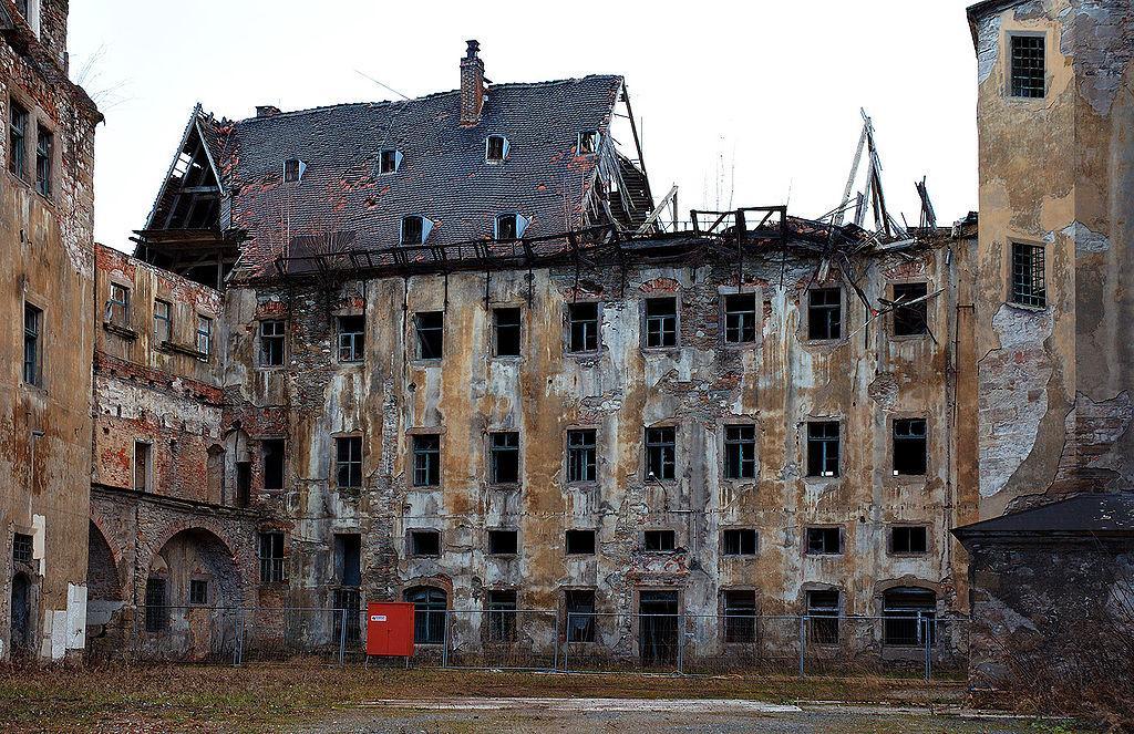 1024px-Zwickau Ruin Castle Osterstein
