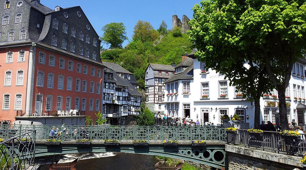 Quadrat RotesHaus  Haller Sommer cHeikeB