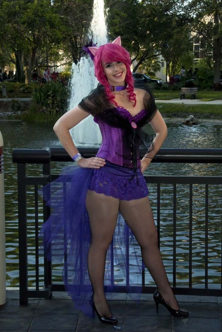 Megacon2013BurlesquePinkiePie9