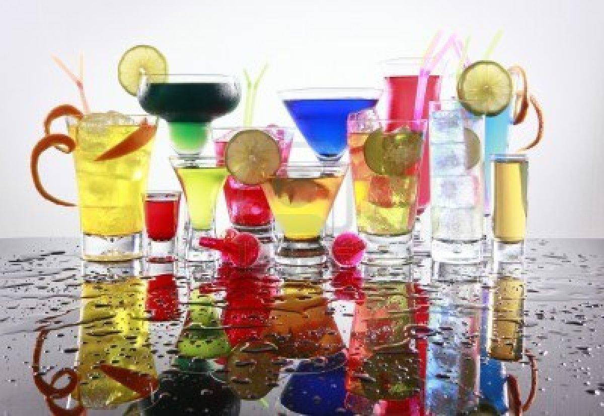 10685346-verschiedene-cocktails-fiesta-s