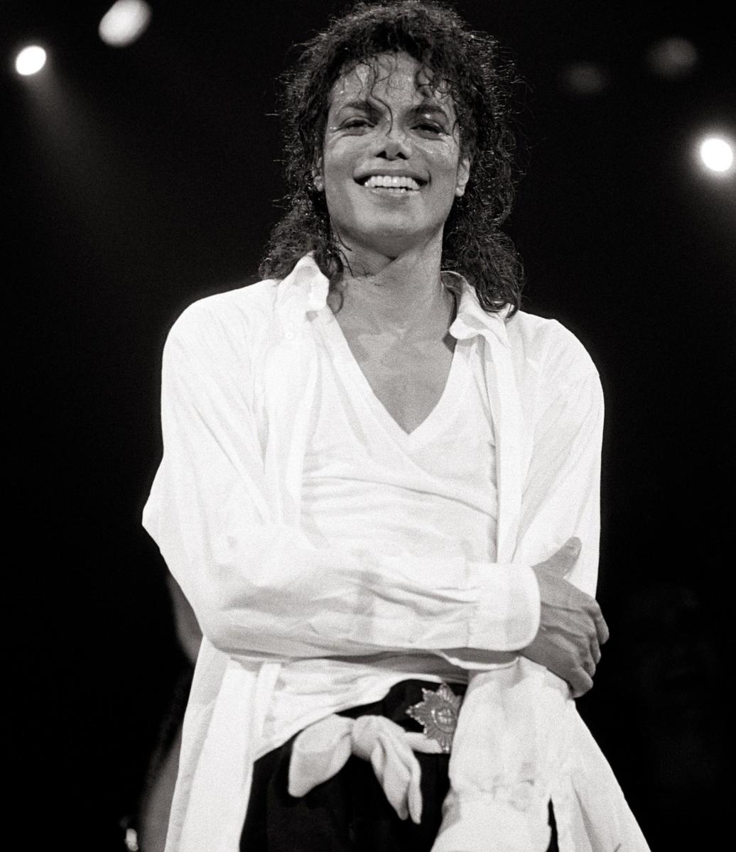 Bad-Tour-michael-jackson-22335038-2210-2