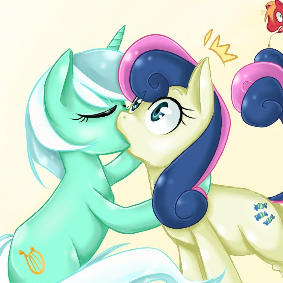 Lyra and Bon Bon shipping kissing by art