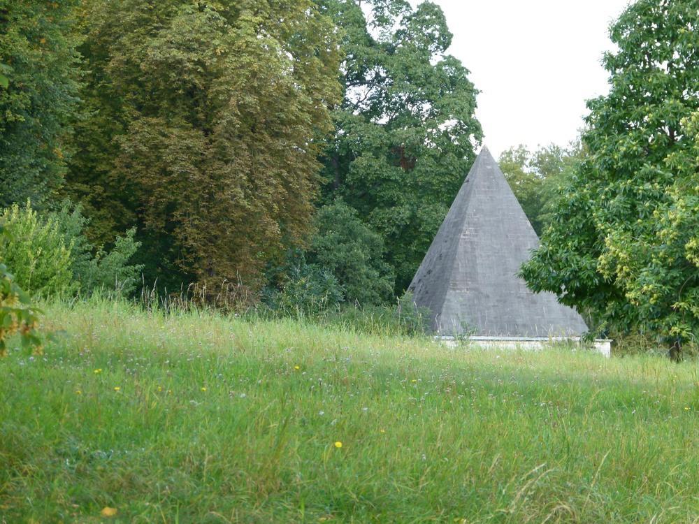 Pyramide-im-Neuen-Garten-Potsdam-a258290