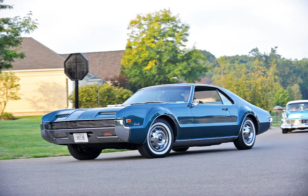 23-1966-Oldsmobile-Toronado-e