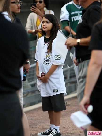 Paris-Jackson-Throws-Out-First-Pitch-at-