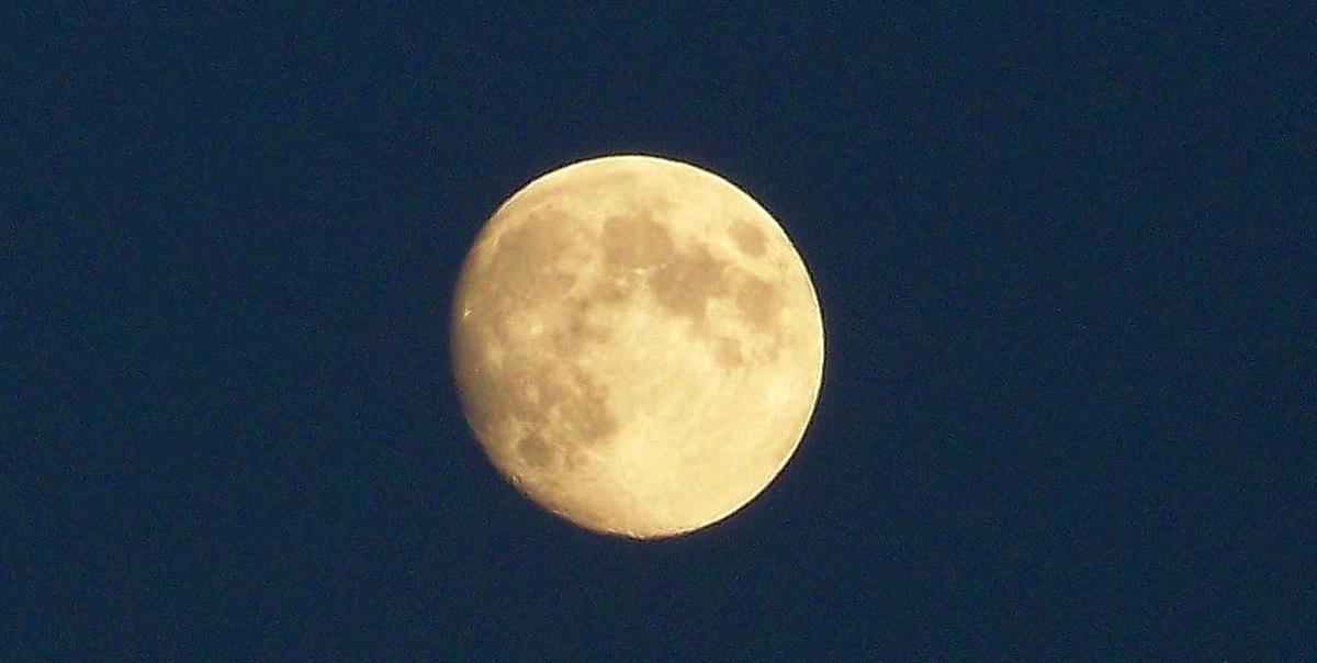 Moon100 8051