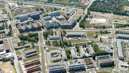 440x250   A Campus gelaende