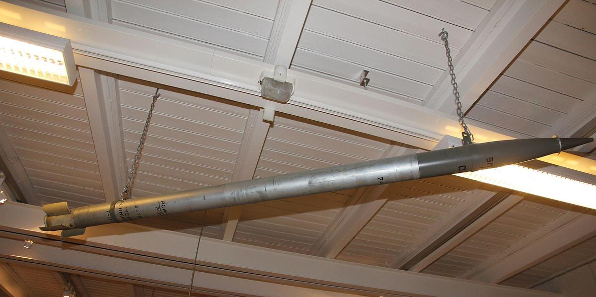 1920px-122 mm raketti HC3A4meenlinna 1