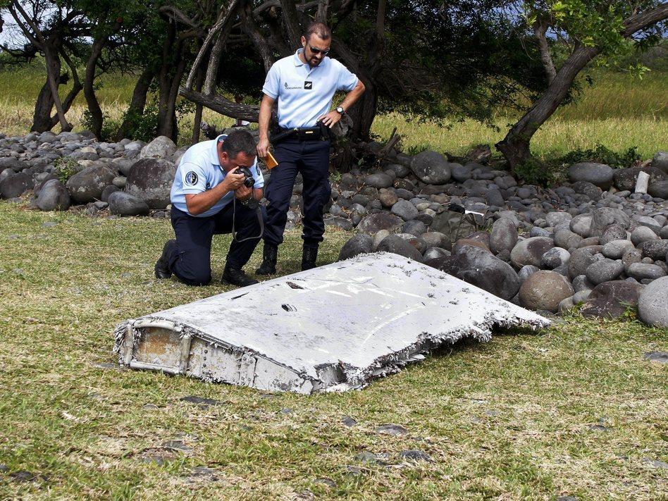 reunion island wreckage ab4cf7f5214ff44f