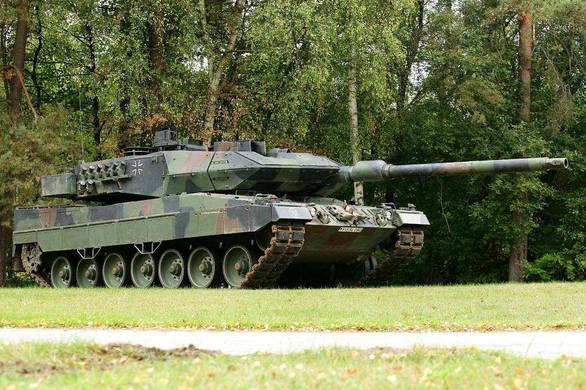 kampfpanzer-leopard-2a6 thumb 1500x1500