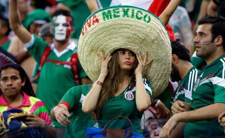 crazy-mexican-soccer-fans-17