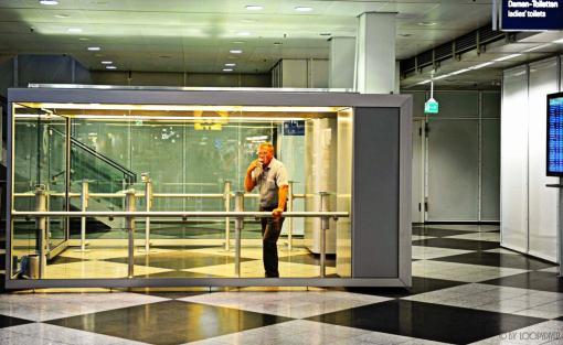 HDR-loopydiver-raucher-Flughafen-Muenche