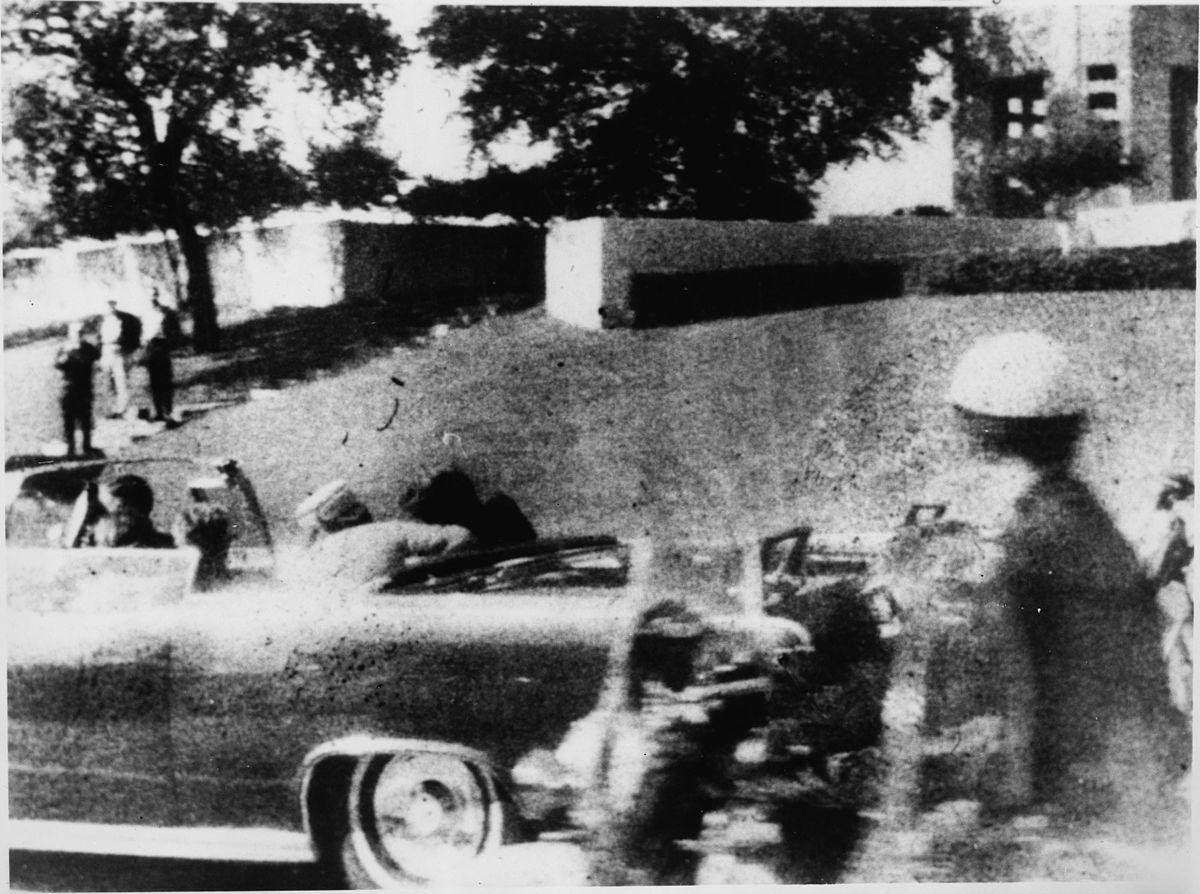 1200px-Moorman photo of JFK assassinatio