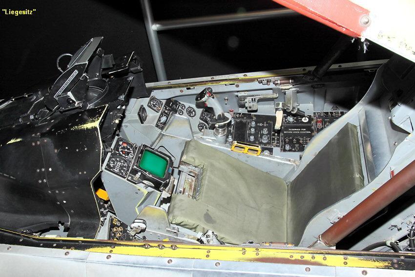 a General Dynamics F-16 Sitz