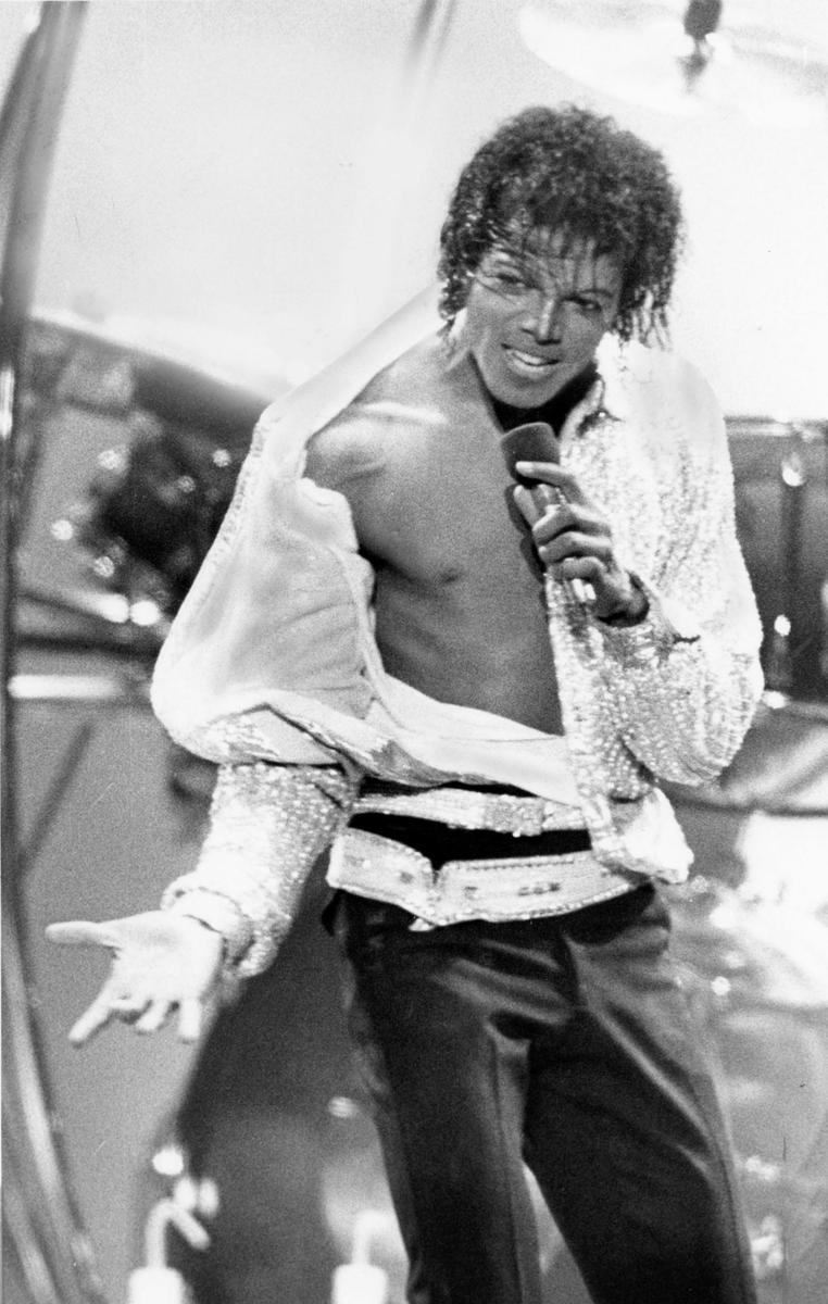 Victory-tour-On-stage-the-thriller-era-8