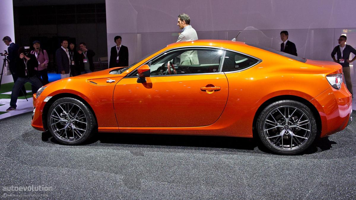 tokyo-2011-toyota-gt-86-sports-coupe-unv