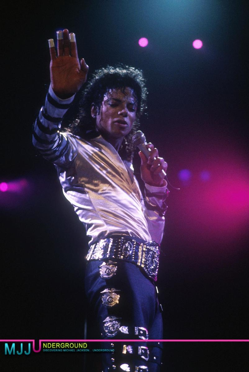 MJJ-HQ-michael-jackson-22258003-1710-256