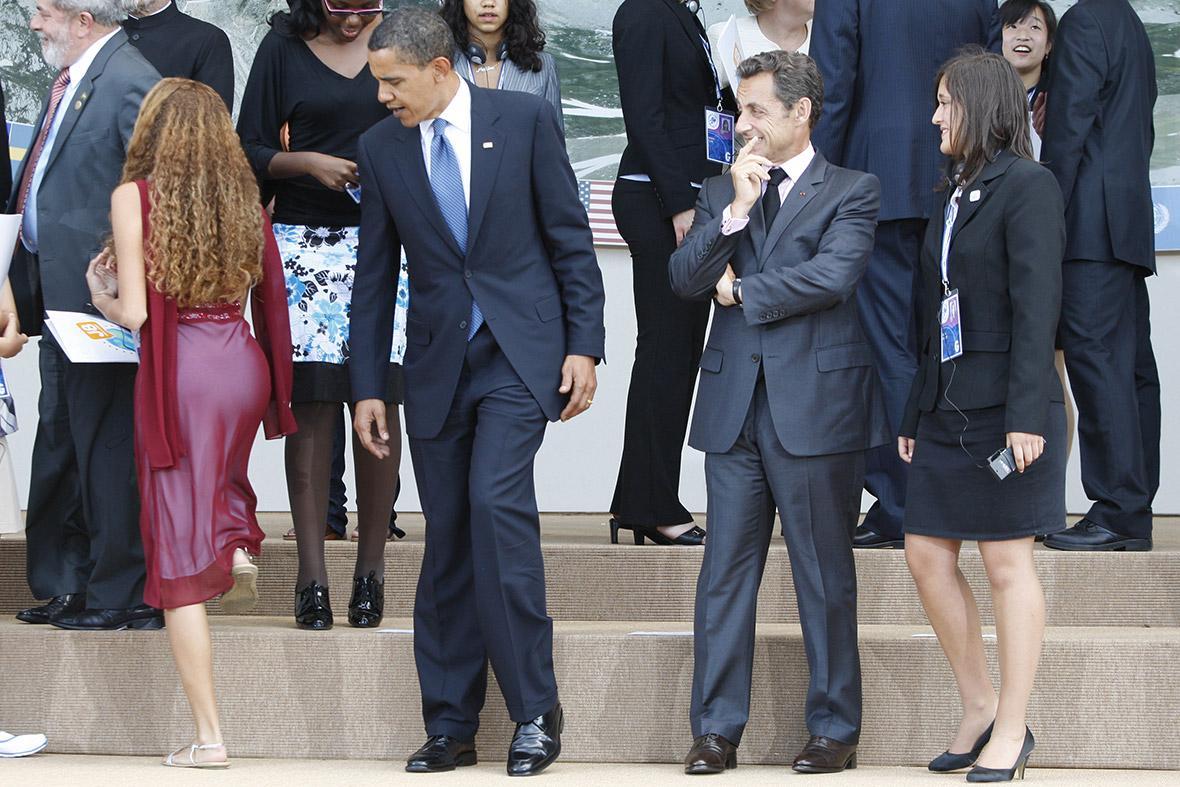 obama-checking-out-girl
