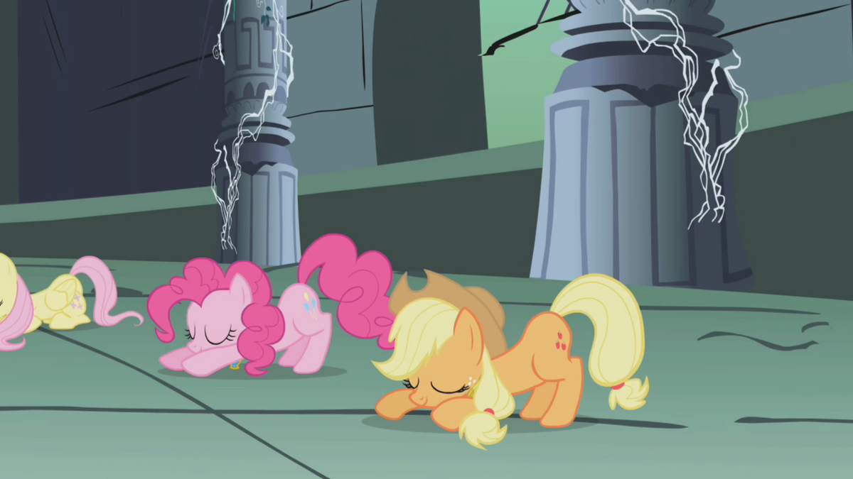 The ponies bow down to Princess Celestia