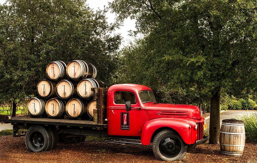 vintage-truck-with-wine-barrels-mountain