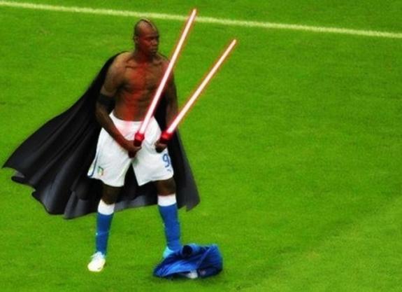 Mario Balotelli Fun Pic Star Wars Darth 