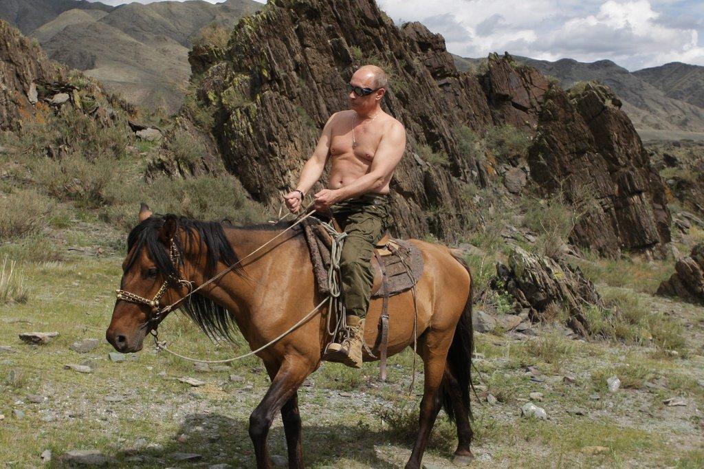 wladimir-putin-russland-reiten