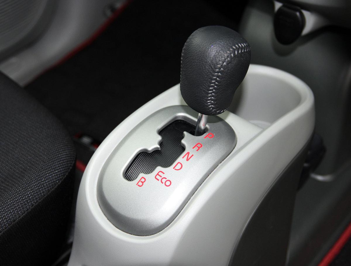 Mitsubishi i MiEV gear stick