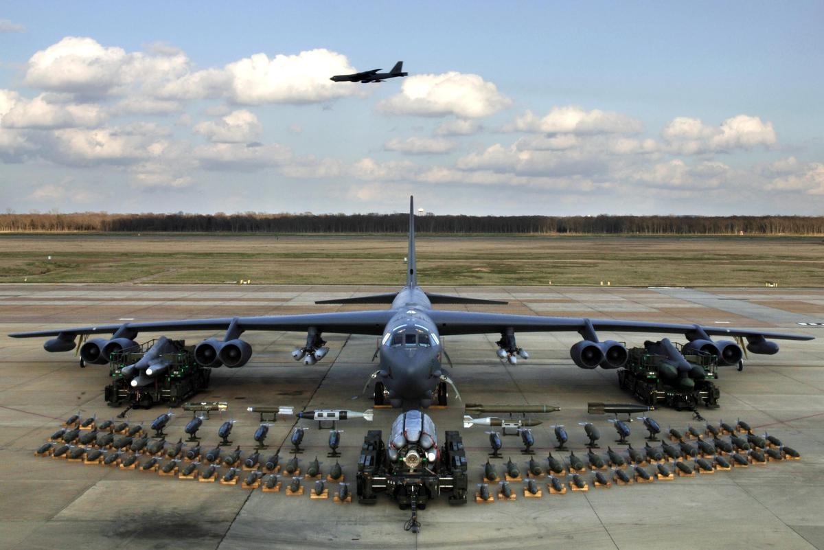 2VNLZ2 B-52H