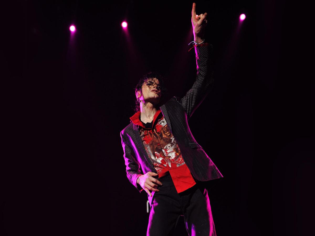 michael-jackson-s-this-is-it-wallpaper 1