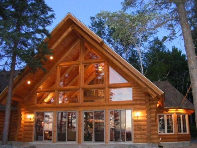 Kanada-Wunderschones-Blockhaus-in-Quebec