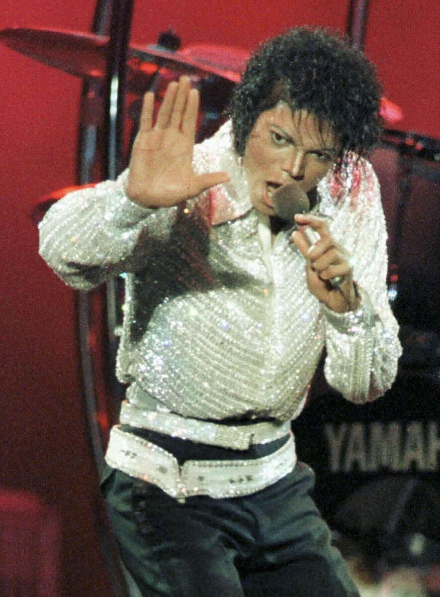 Victory-tour-On-stage-the-thriller-era-8