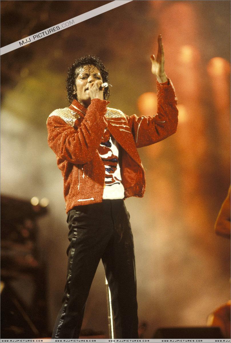 MJ-s-beat-it-live-michael-jackson-209222