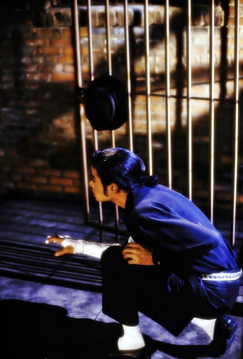 -MJ-michael-jackson-24241059-1065-1572