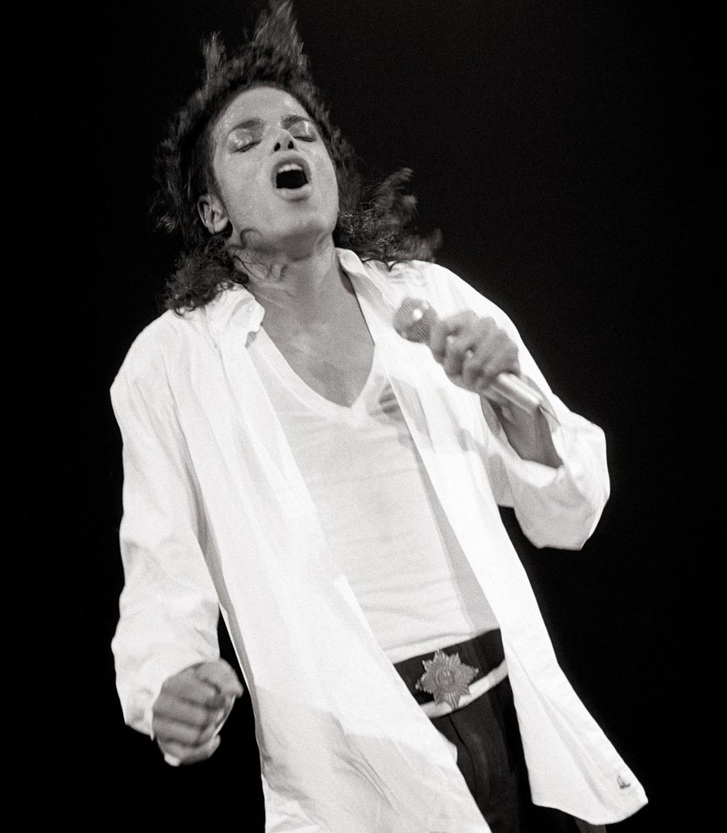 Bad-Tour-michael-jackson-22335033-2236-2