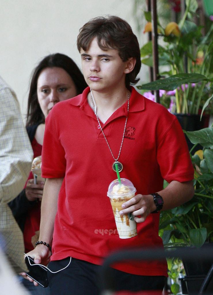 HQ-Prince-Paris-And-Blanket-At-Starbucks