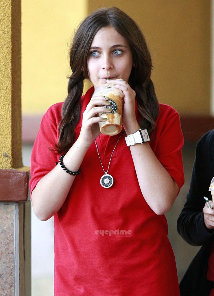 HQ-Prince-Paris-And-Blanket-At-Starbucks