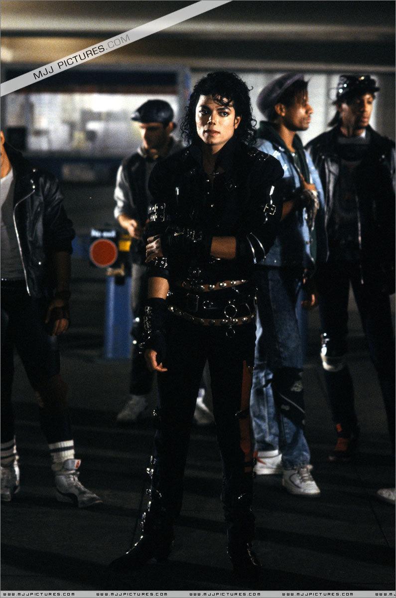 Bad-michael-jackson-7429673-795-1200