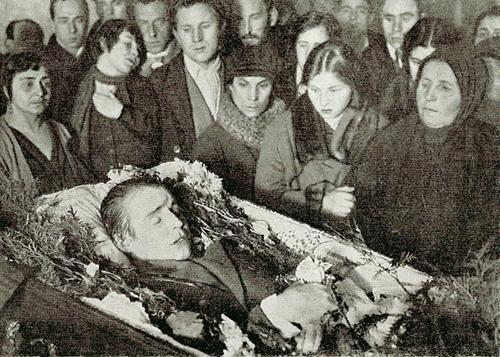 Yesenin in coffin