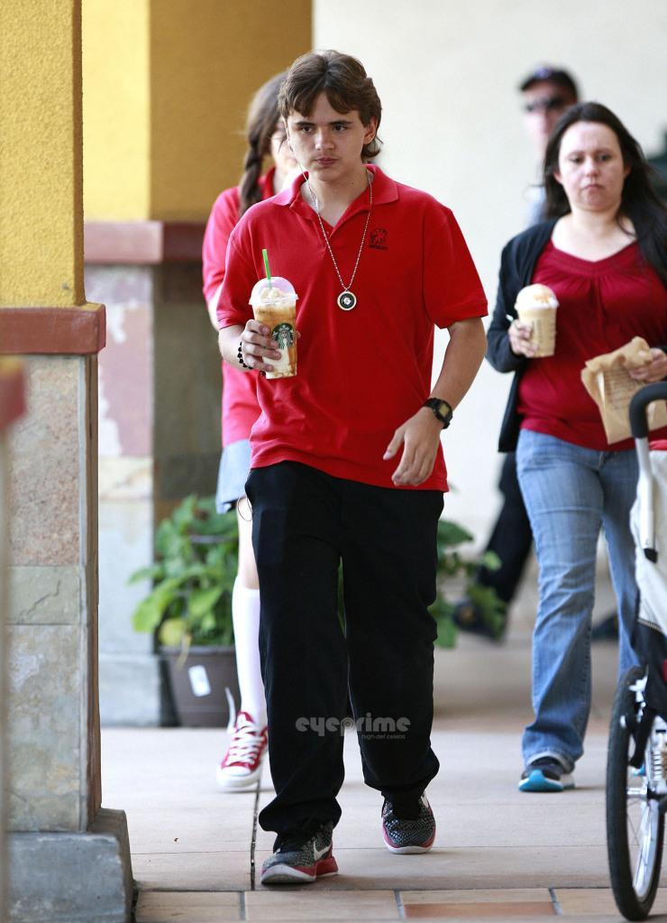 HQ-Prince-Paris-And-Blanket-At-Starbucks