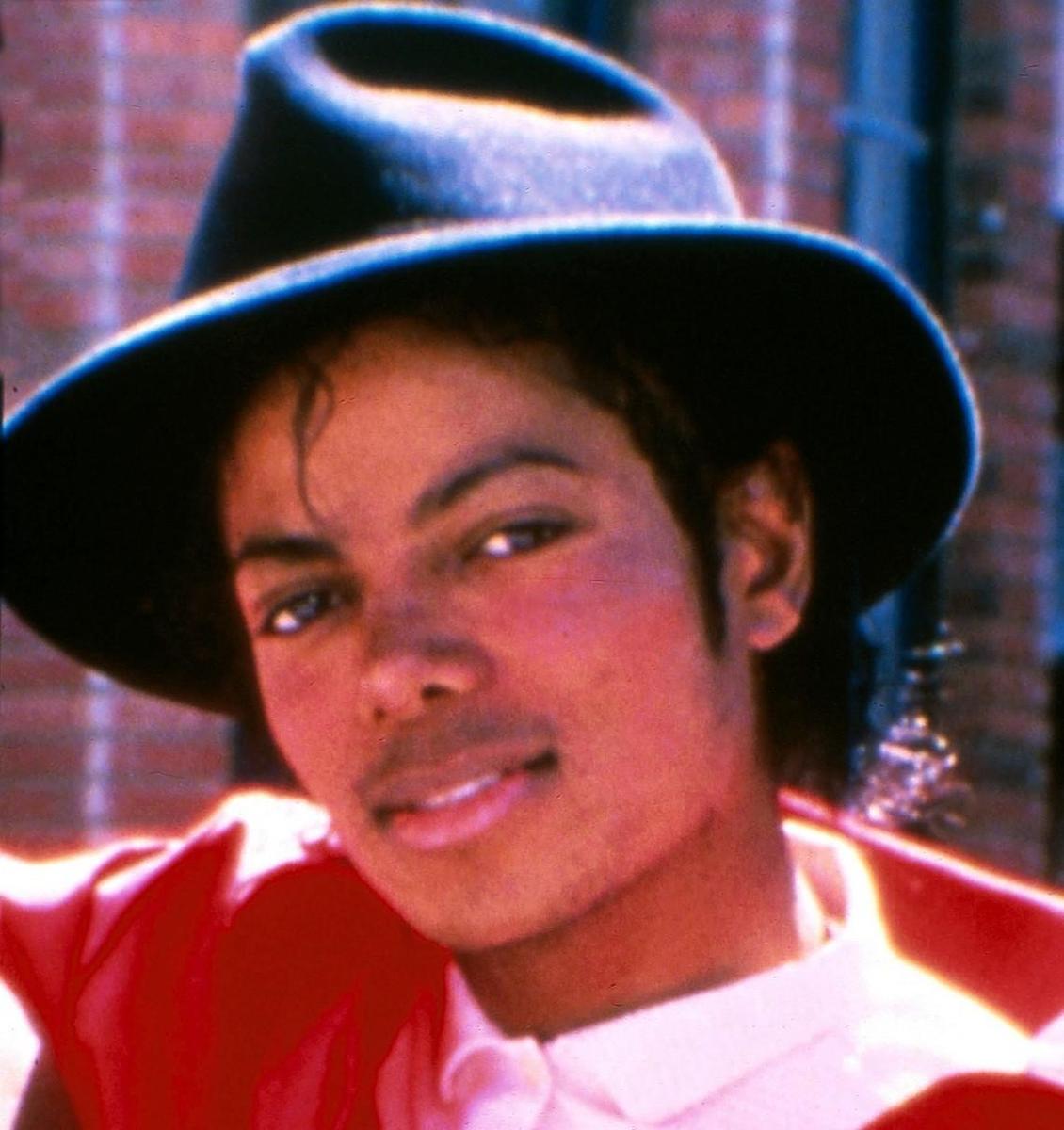 Michael-michael-jackson-18553829-1140-12