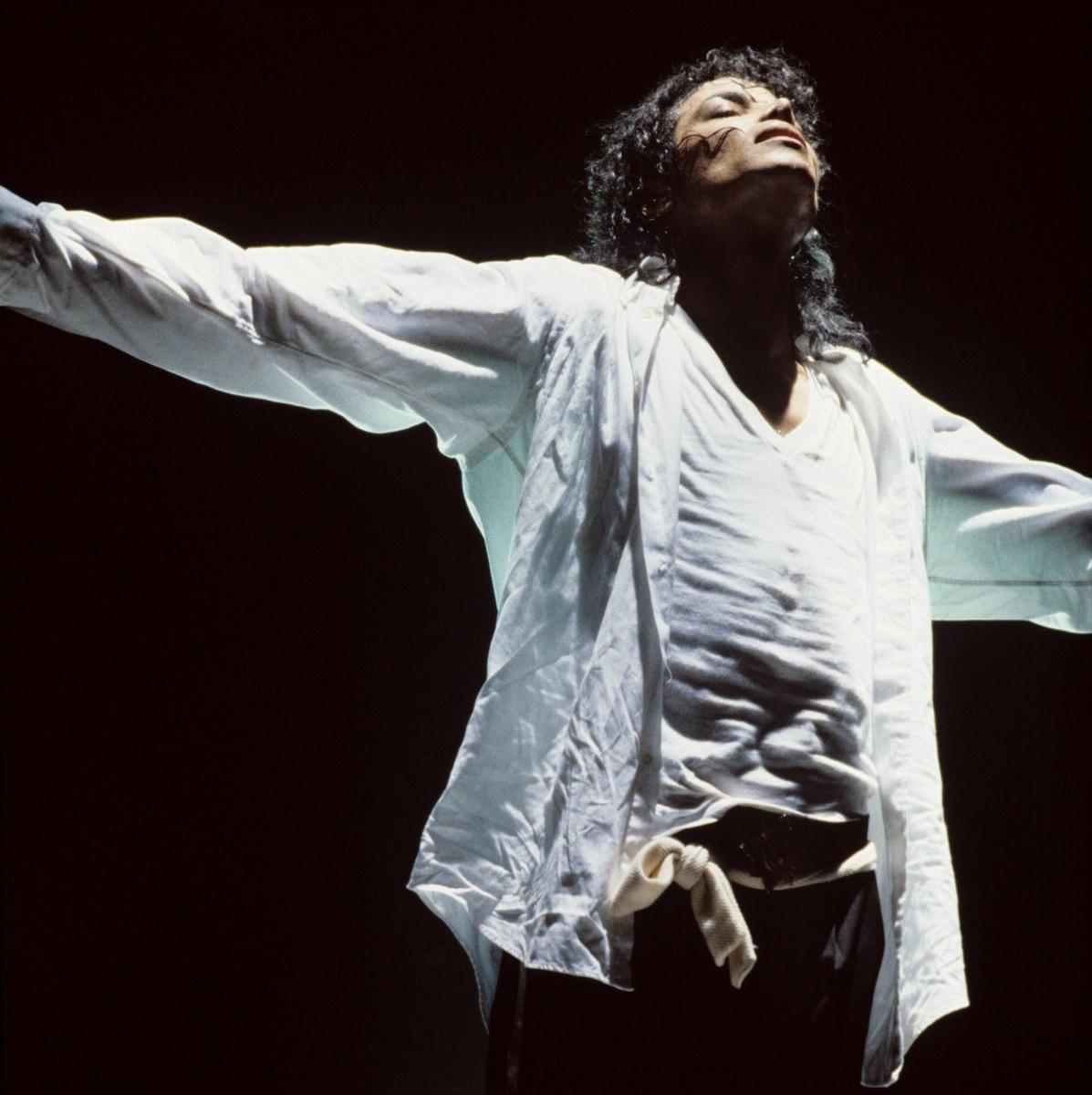 Bad-Tour-michael-jackson-22335039-2554-2