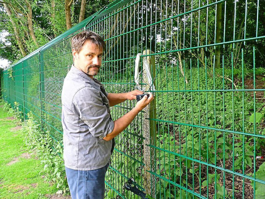 Randalierer-kamen-durch-den-Zaun-Ungebet