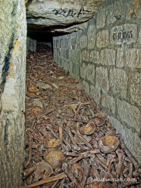 paris-catacombs26