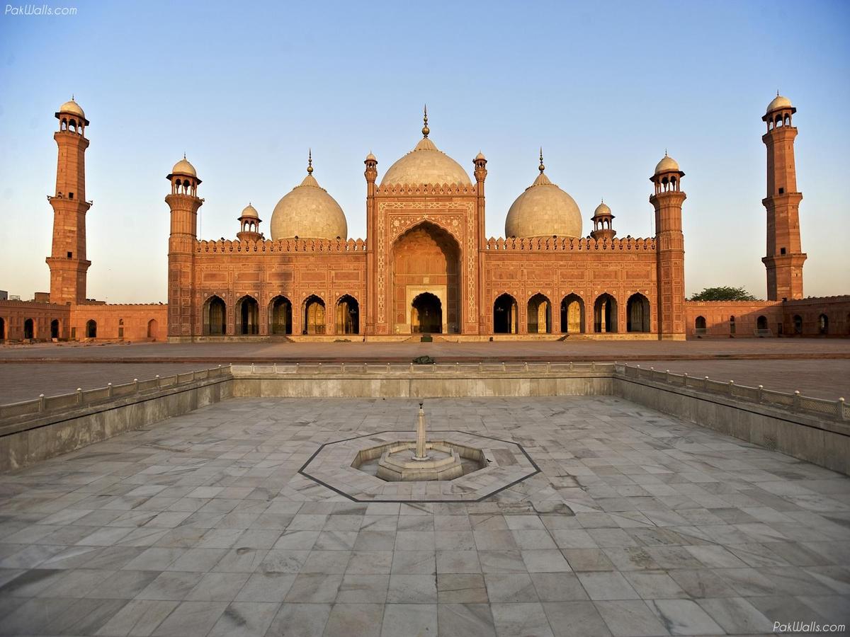 fontain-of-the-Badshahi-mosque