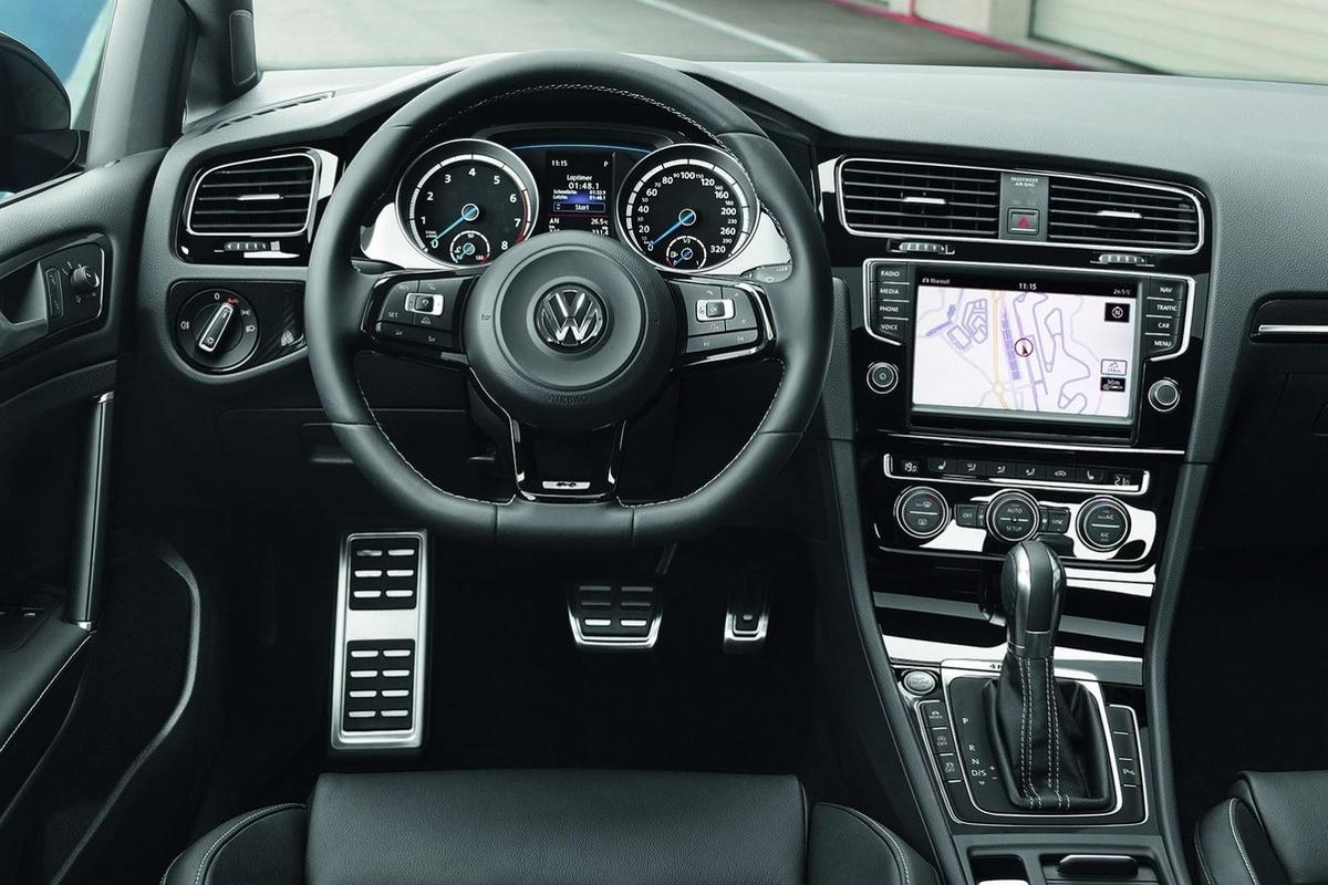 vw-golf-7-r-2014-hothatch-interior-1 855