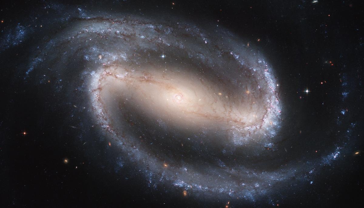 Hubble2005 01 barred spiral galaxy NGC13